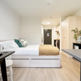 Gold Studio River View - Image 1